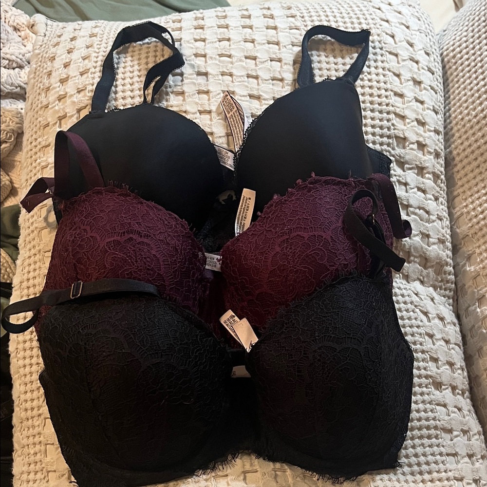 Victoria's Secret 3 bras …2Lace Bra, 1 satin